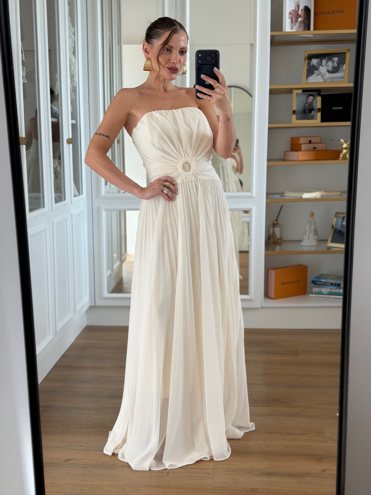 Vestido Longo Plissado Tomara que Caia com Detalhe Frontal