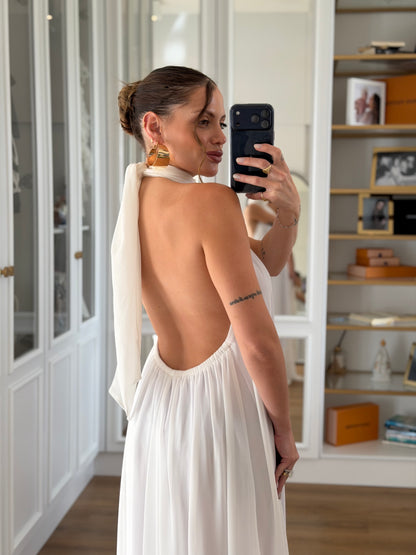 Vestido Longo Gola Alta em Chiffon com Caimento Fluido