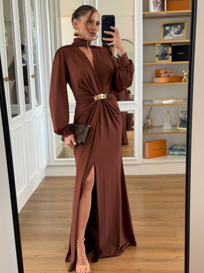 Vestido Longo com Drapeado e Fivela Dourada Quadrada