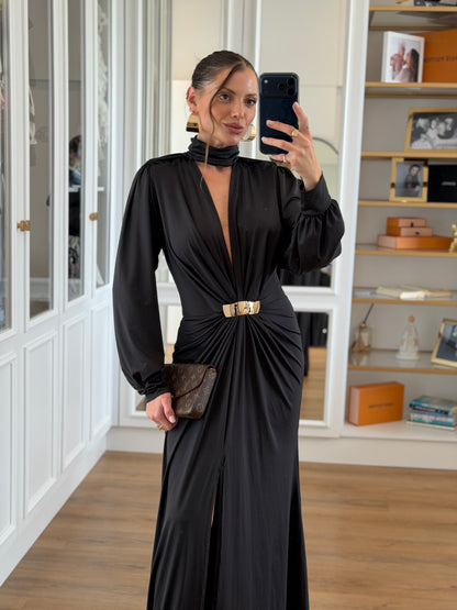 Vestido Longo com Drapeado e Fivela Dourada Quadrada