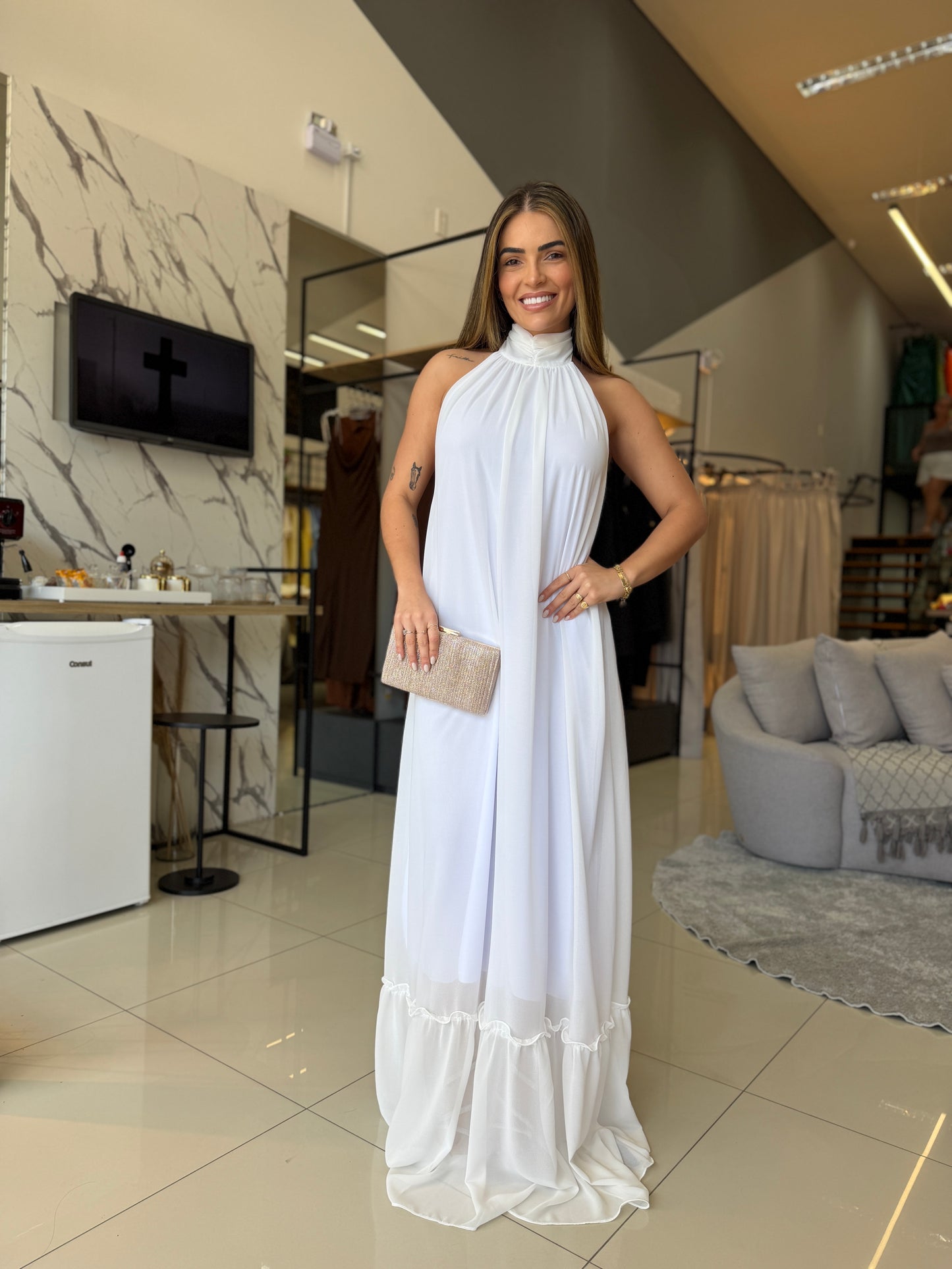 Vestido Gola Alta e Detalhe Gola