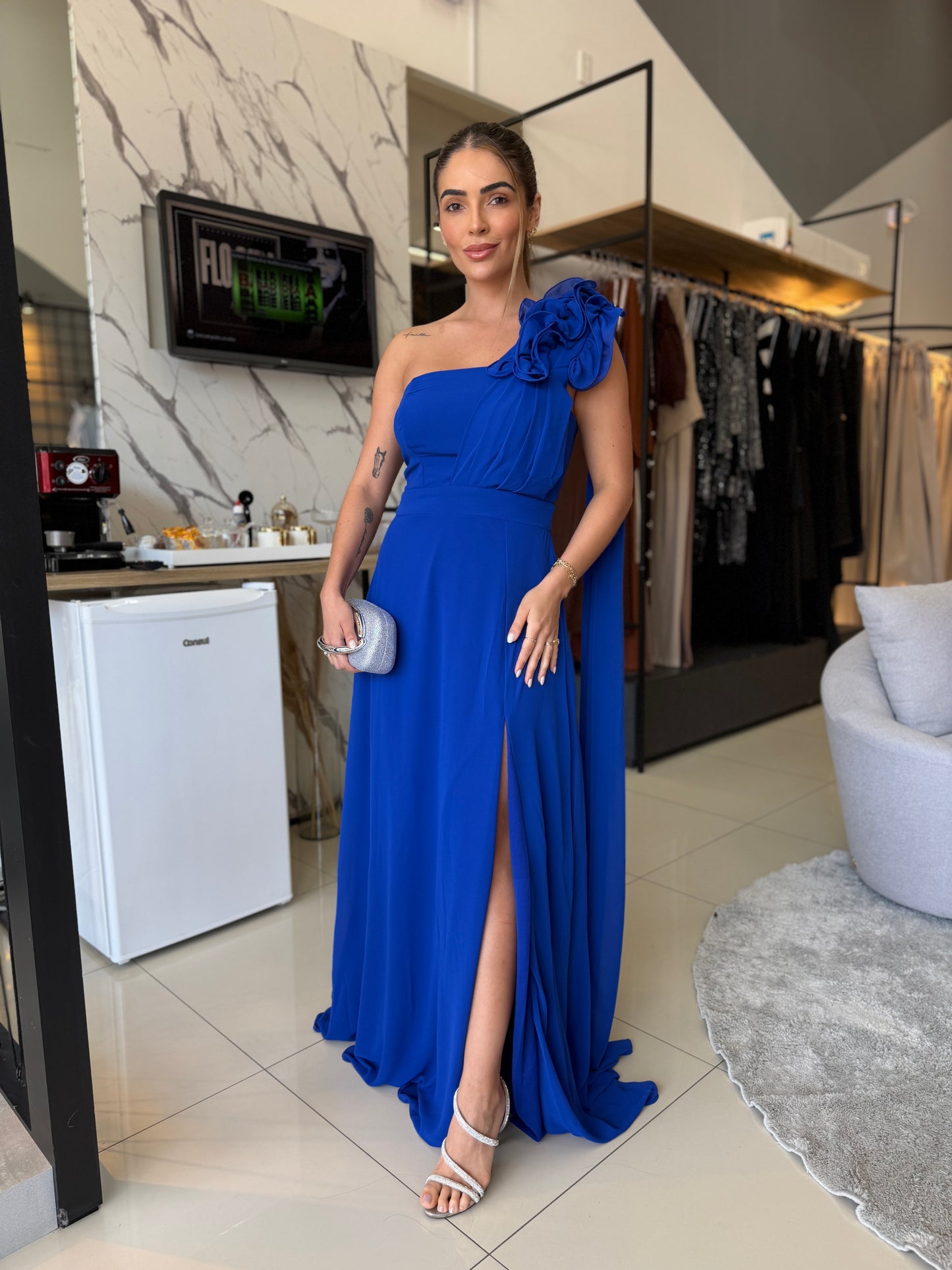 Vestido Um Ombro detalhe Flor