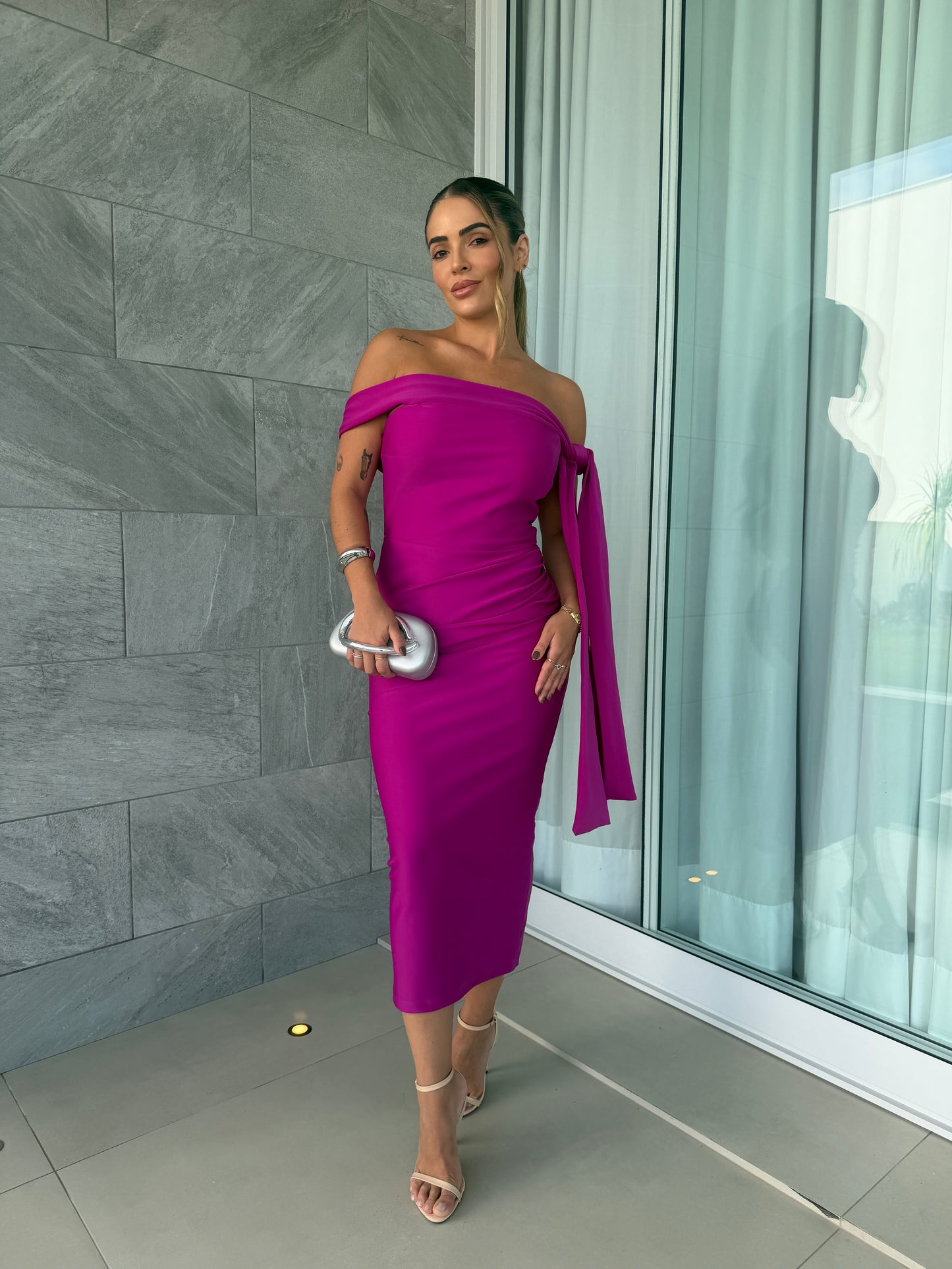 Vestido Midi Ombro a Ombro com Faixa Lateral