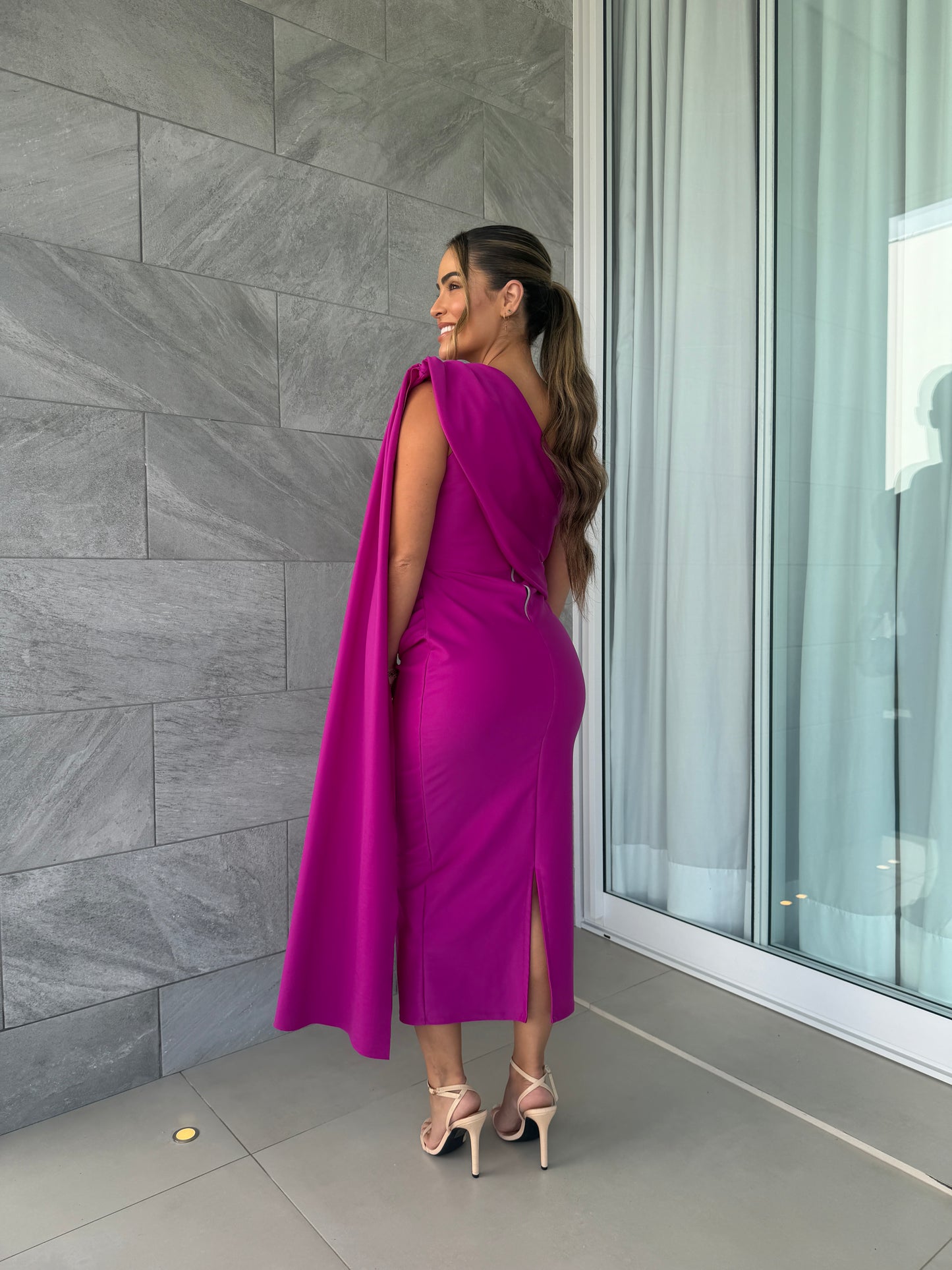 Vestido Prada com Capa