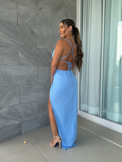 Vestido com Alças Finas Drapeado e Fenda Lateral