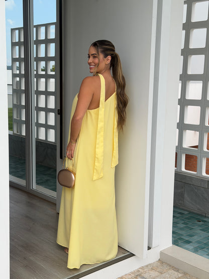 Vestido Longo com Manga Fluida e Flor Aplicada