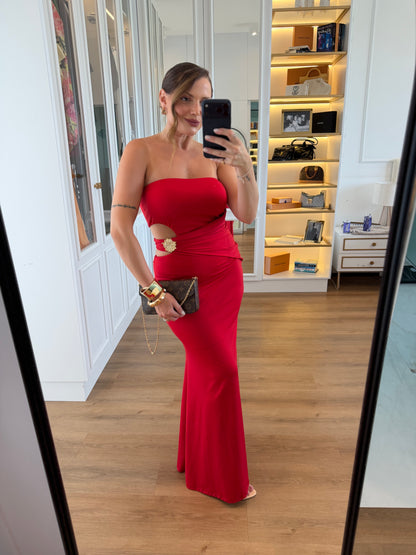 Vestido Longo Vermelho Tomara que Caia com Recorte Lateral e Detalhe Dourado