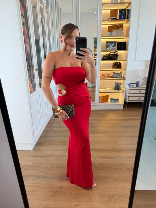 Vestido Longo Vermelho Tomara que Caia com Recorte Lateral e Detalhe Dourado