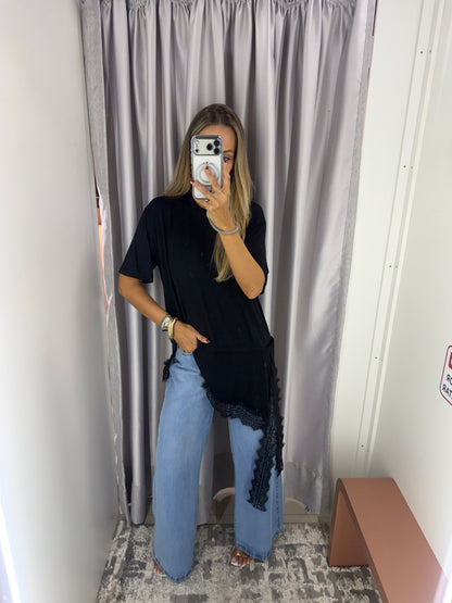 Max T-Shirt Assimétrica Detalhe em renda