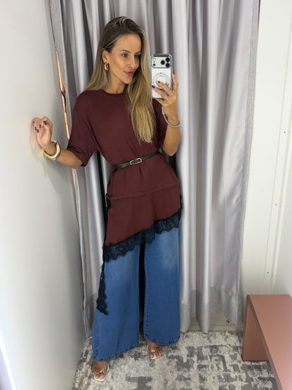 Max T-Shirt Assimétrica Detalhe em renda