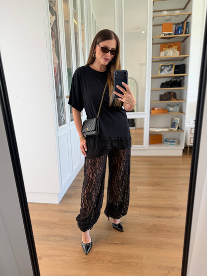 Calça Aladim de Renda Preta com Transparência