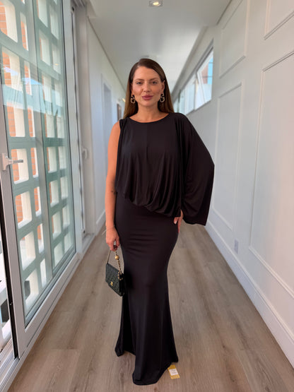 Vestido Fernanda Longo Elegante com Manga Assimétrica