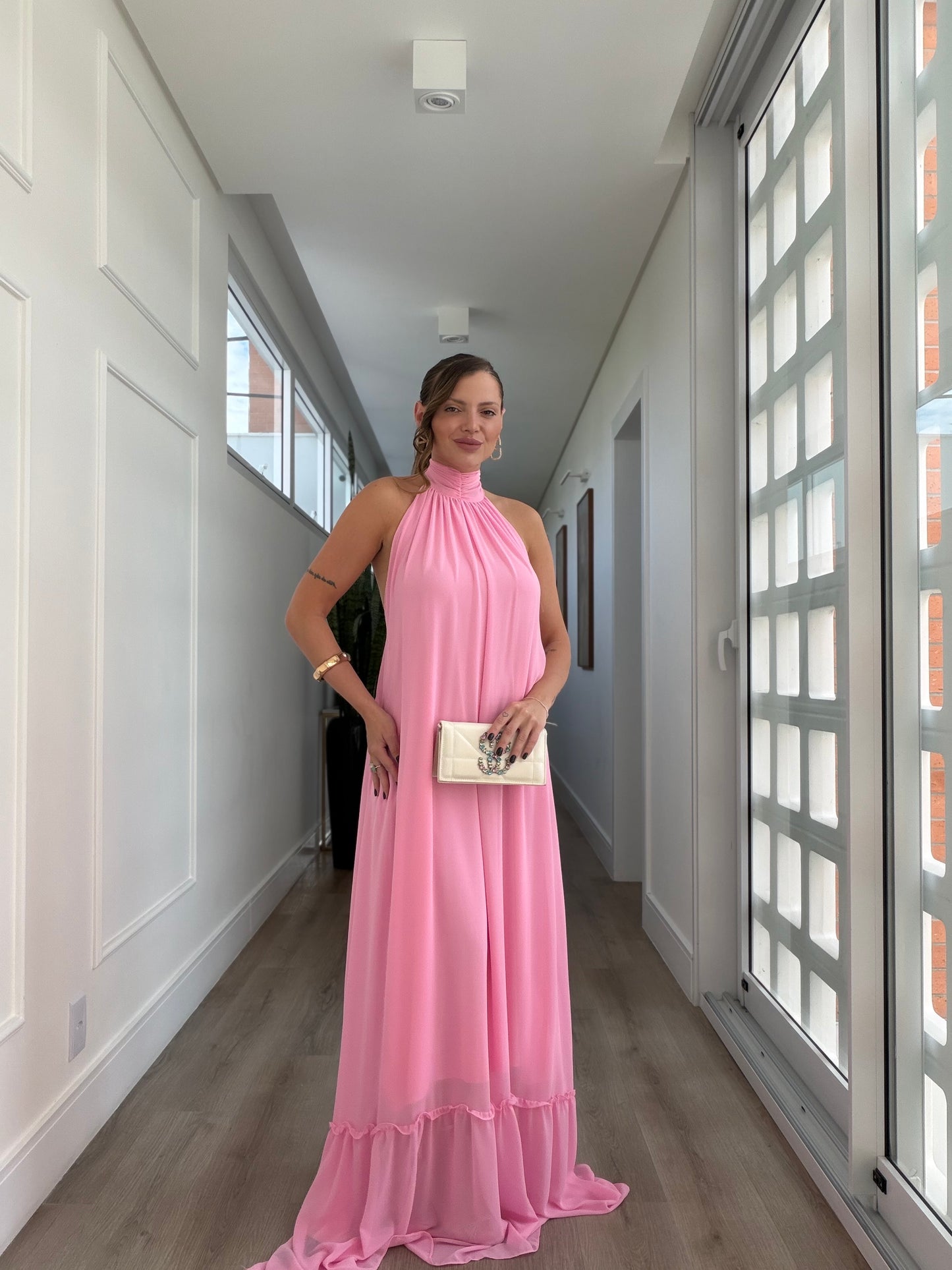 Vestido Gola Alta e Detalhe Gola
