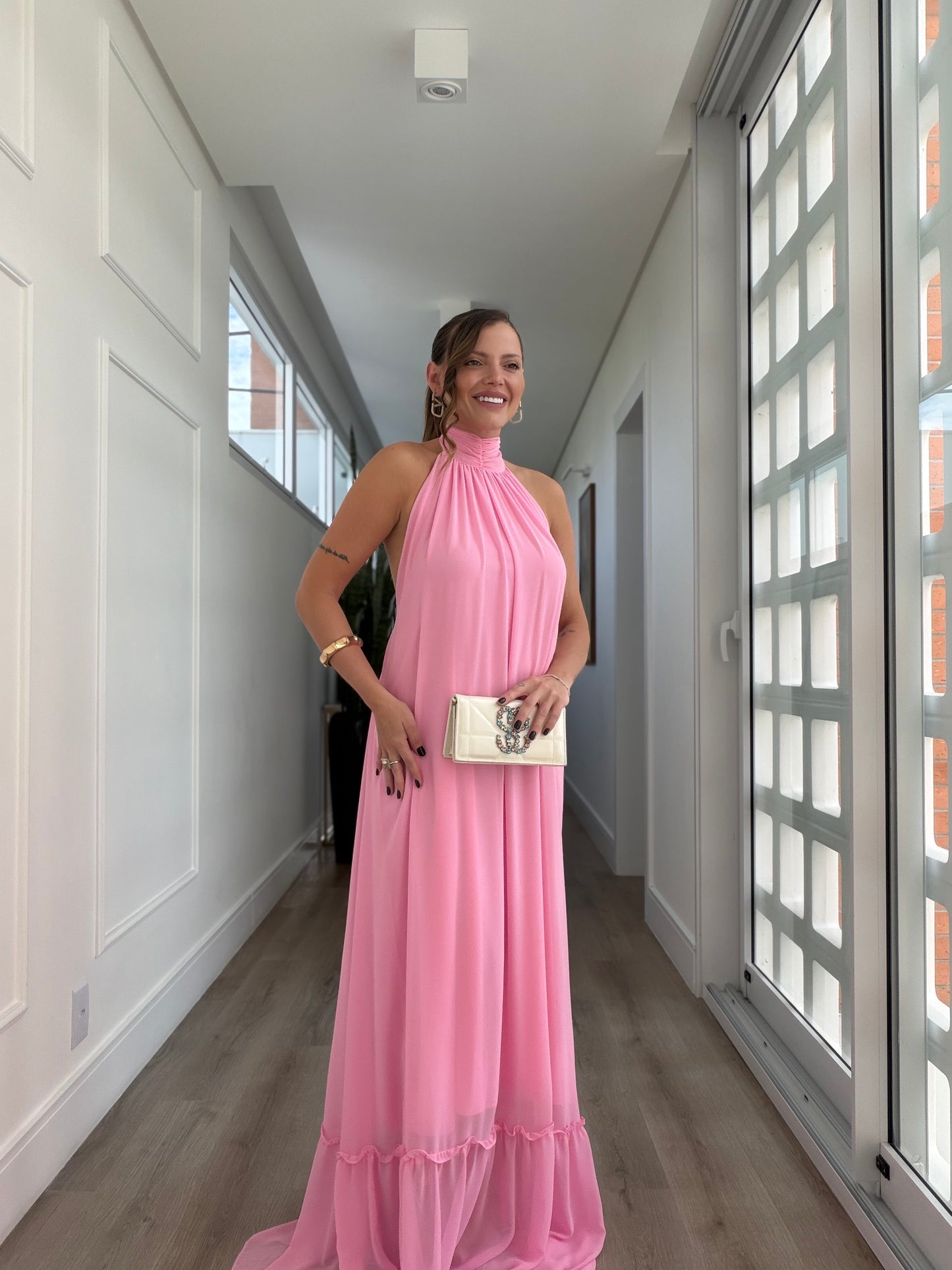 Vestido Gola Alta e Detalhe Gola