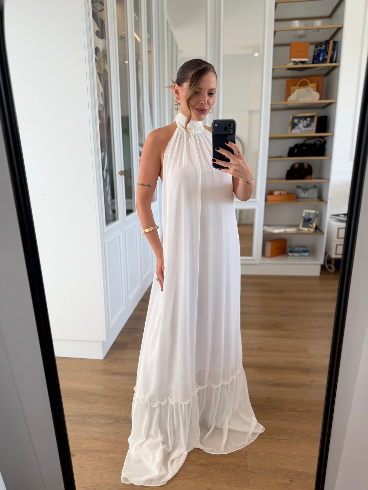 Vestido Gola Alta e Detalhe Gola