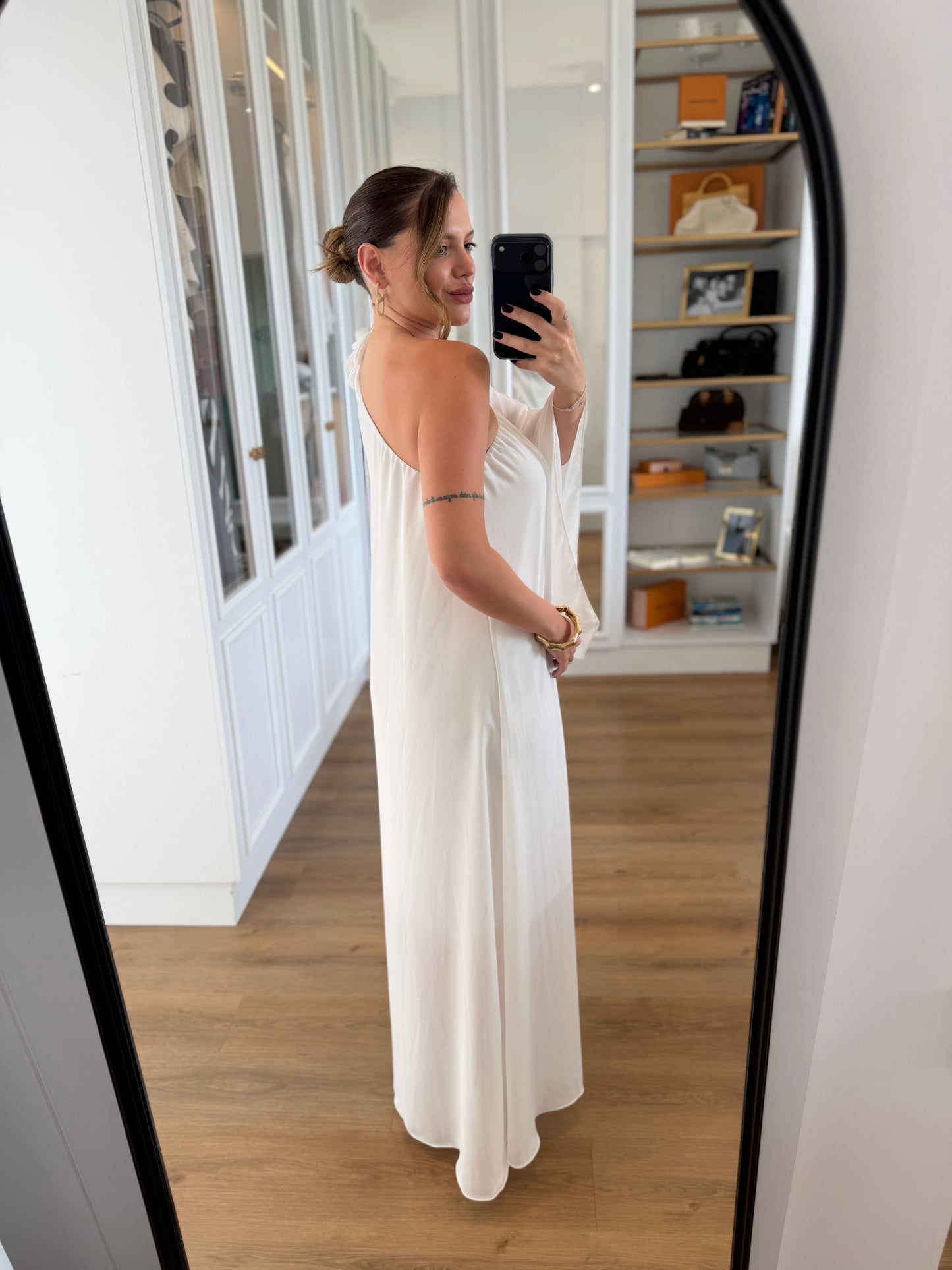 Vestido Longo Um Ombro Só com Manga Fluida