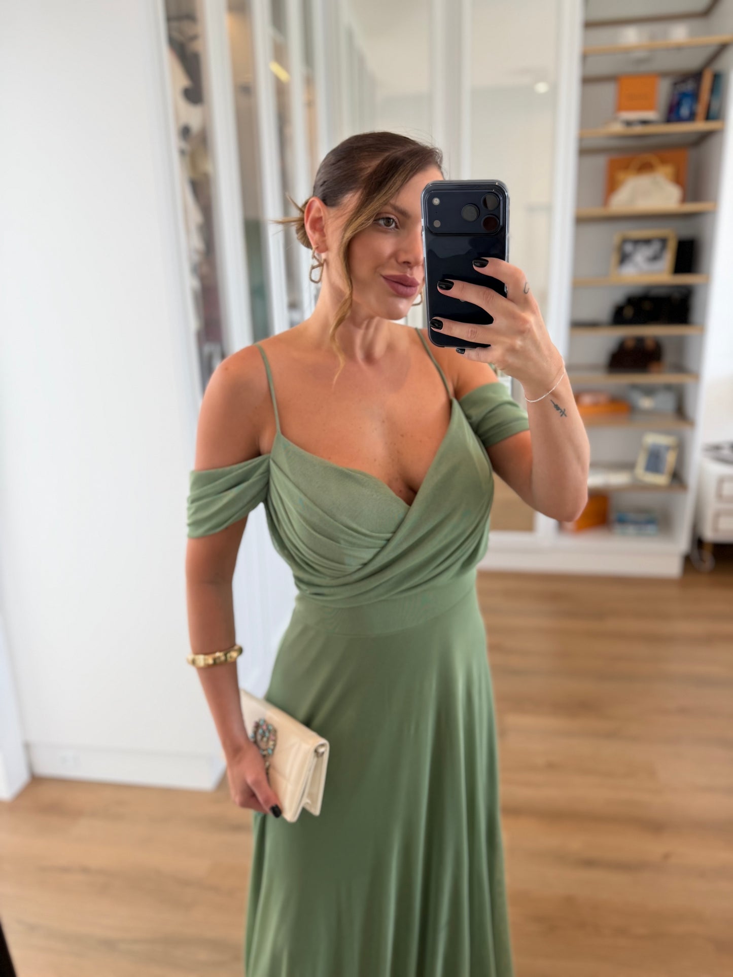 Vestido Longo Ombro a Ombro com Decote Transpassado