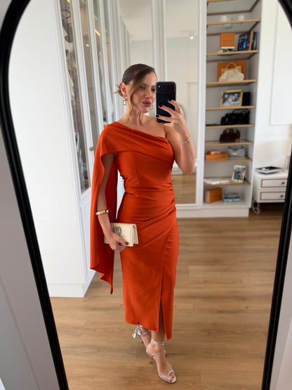 Vestido Midi Verde Um Ombro Só com Capa e Fenda