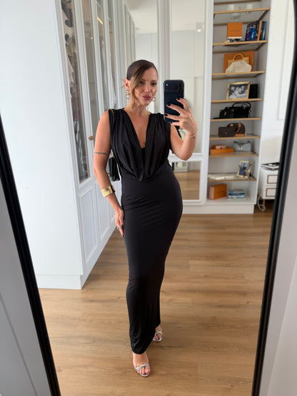 Vestido Longo com Decote Profundo Drapeado e Modelagem Ajustada