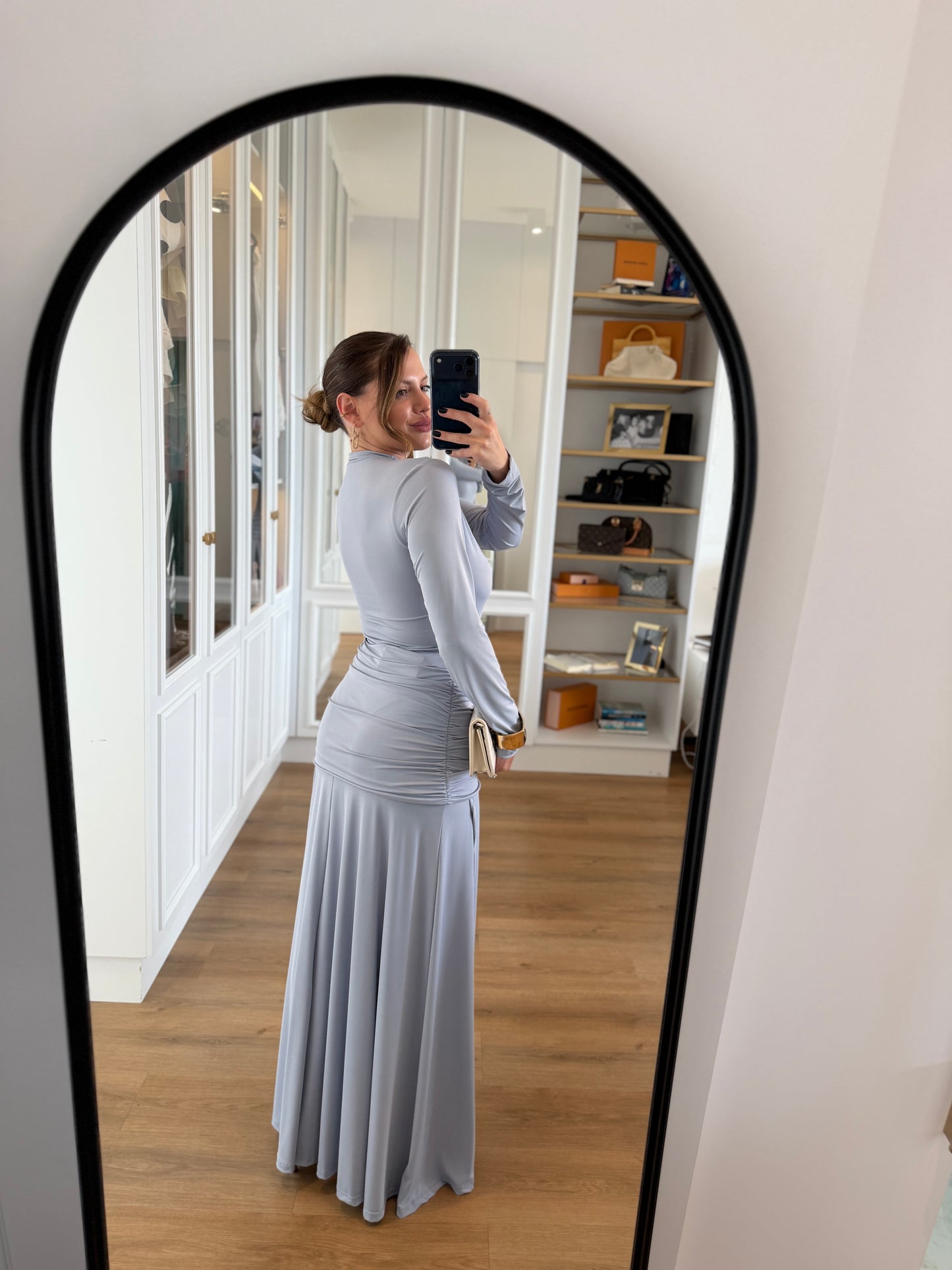 Vestido Manga Longa com Fenda e Drapeado