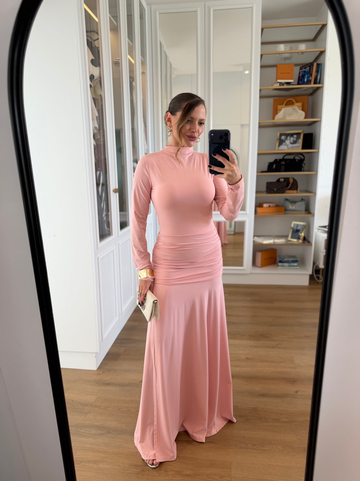Vestido Manga Longa com Fenda e Drapeado