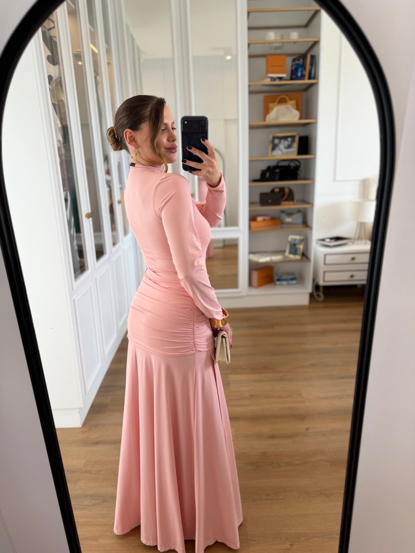 Vestido Manga Longa com Fenda e Drapeado