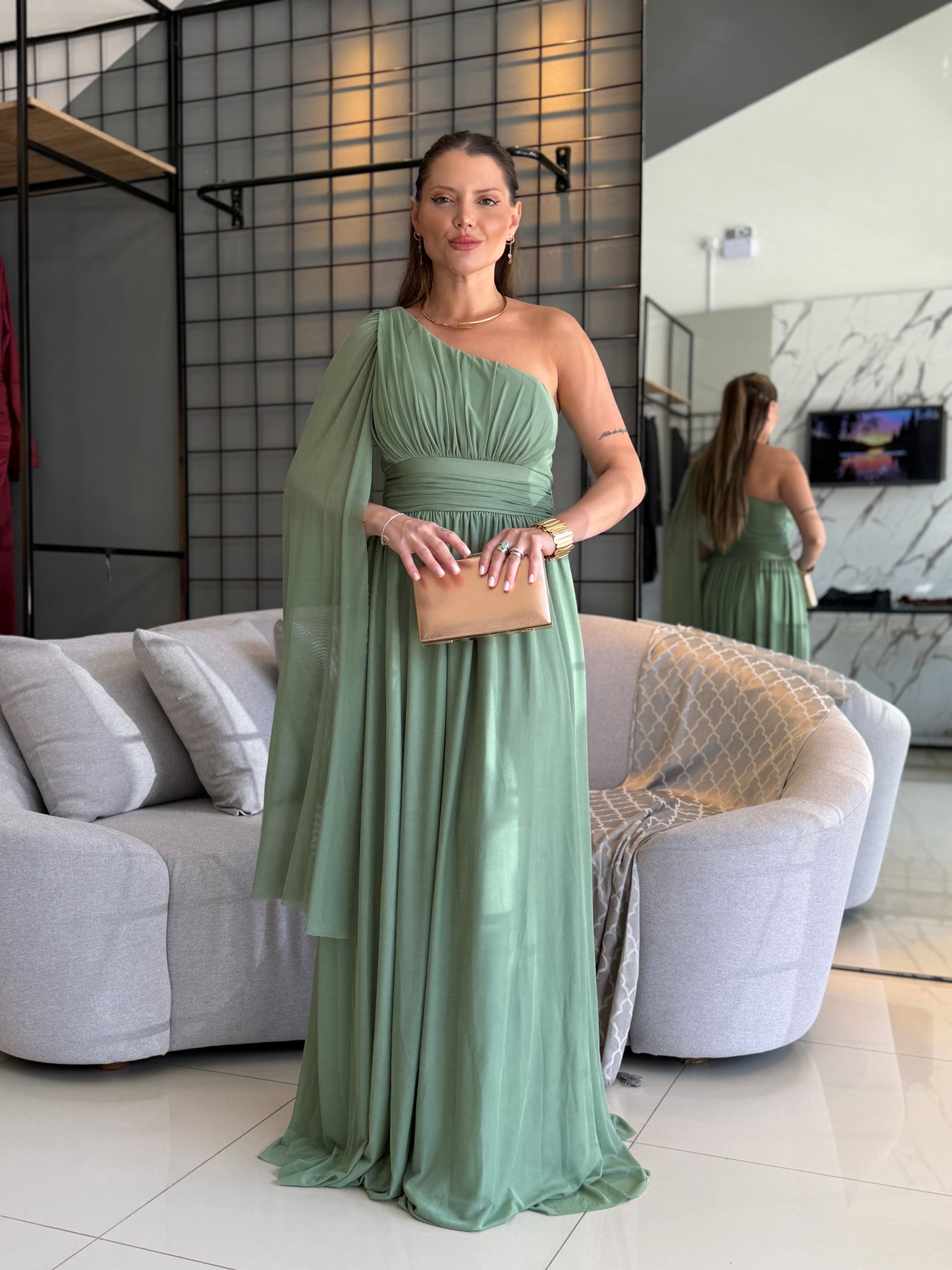 Vestido Longo Um Ombro Só com Manga Fluida