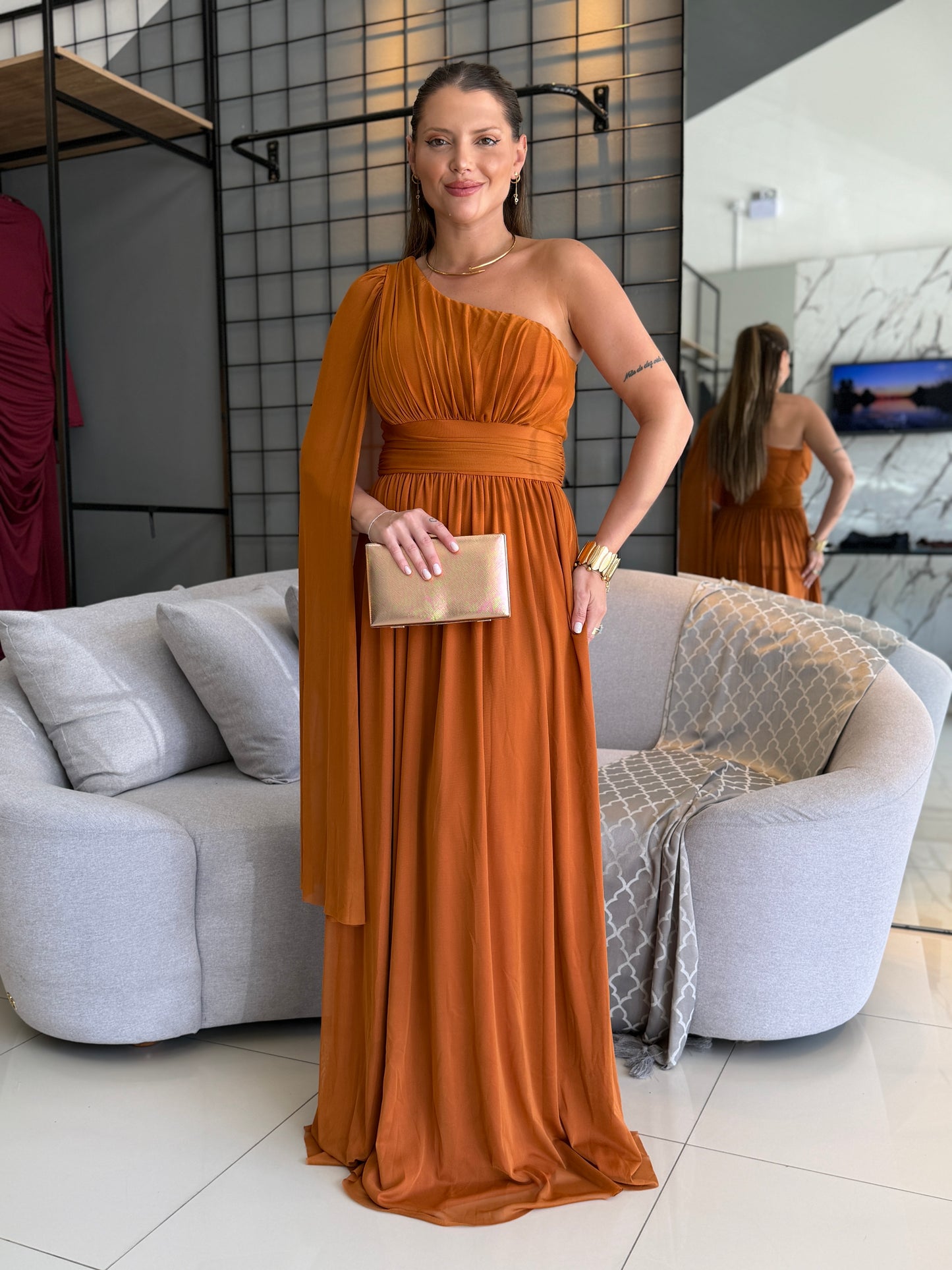 Vestido Longo Um Ombro Só com Manga Fluida
