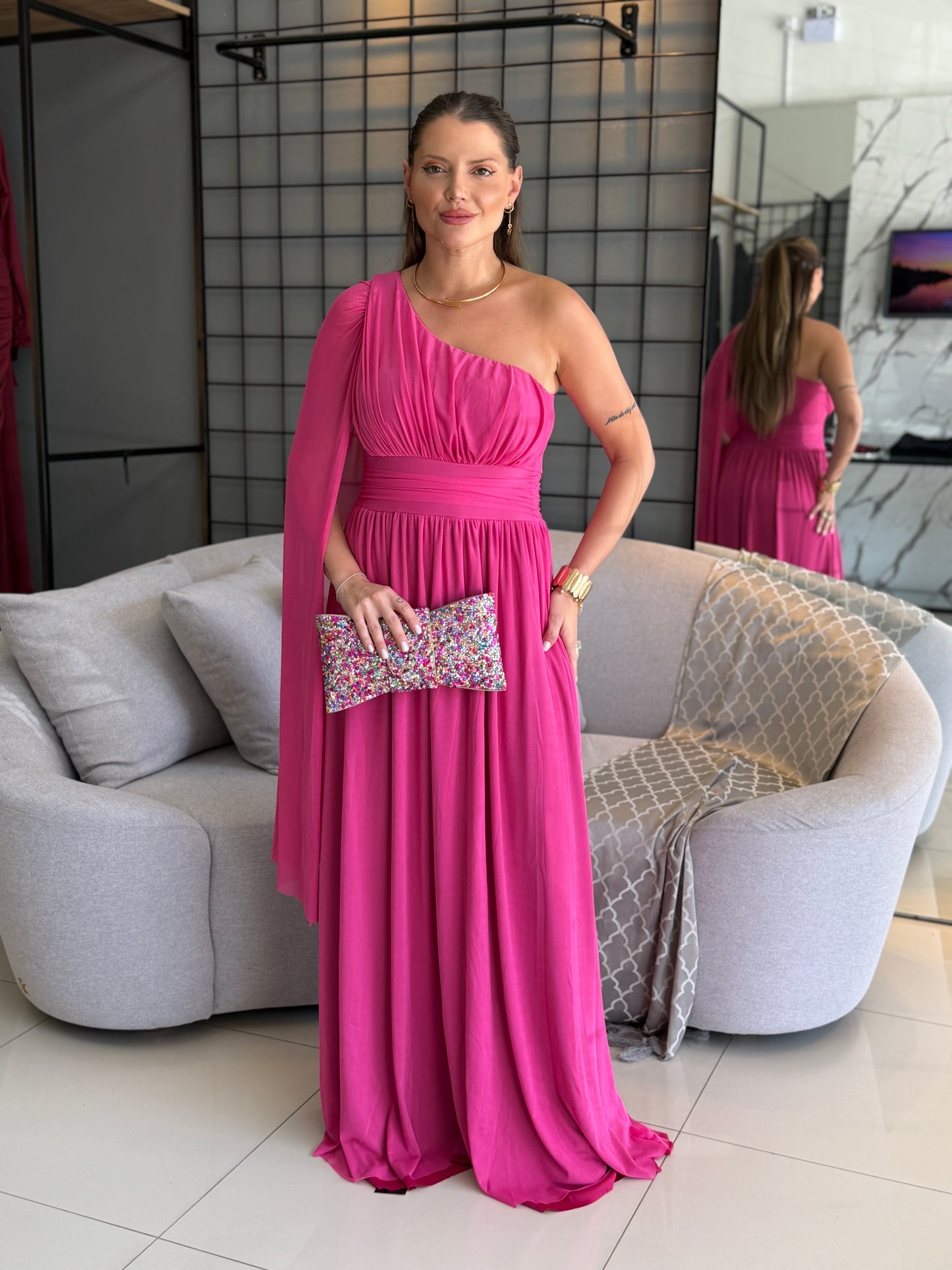 Vestido Longo Um Ombro Só com Manga Fluida