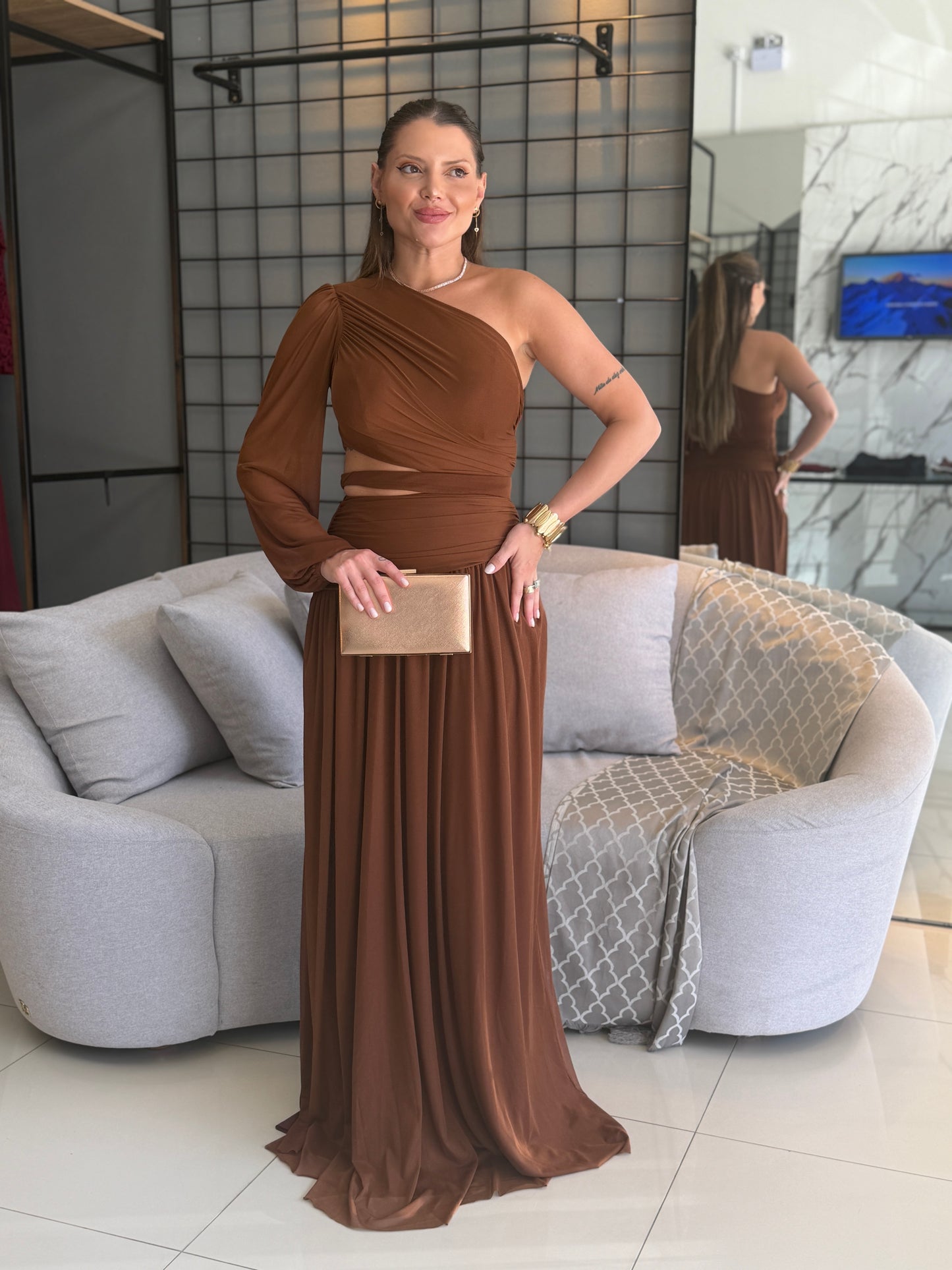 Vestido em tule recorte na lateral
