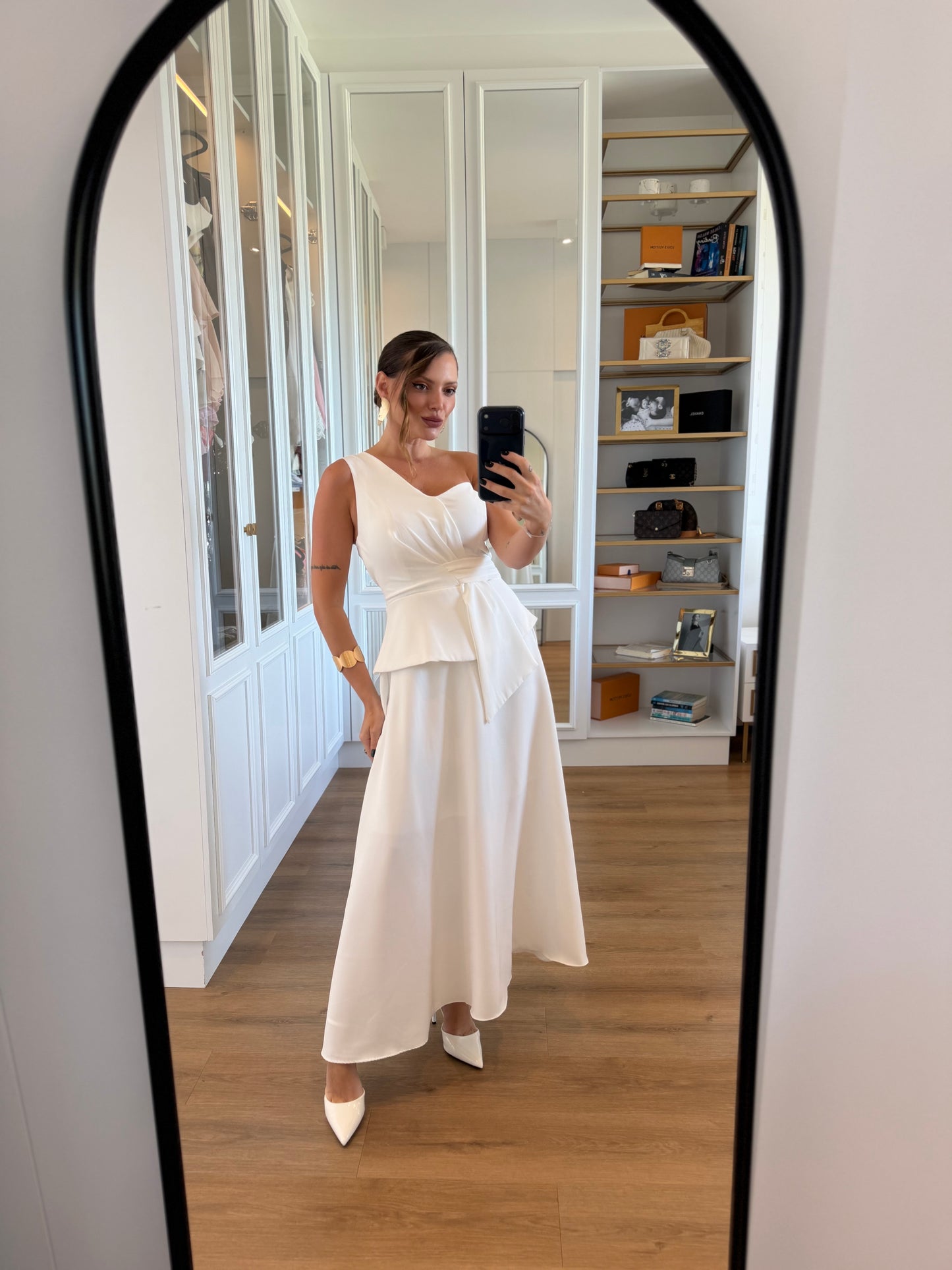 Vestido Midi Ombro Unico com Peplum e Saia Fluida