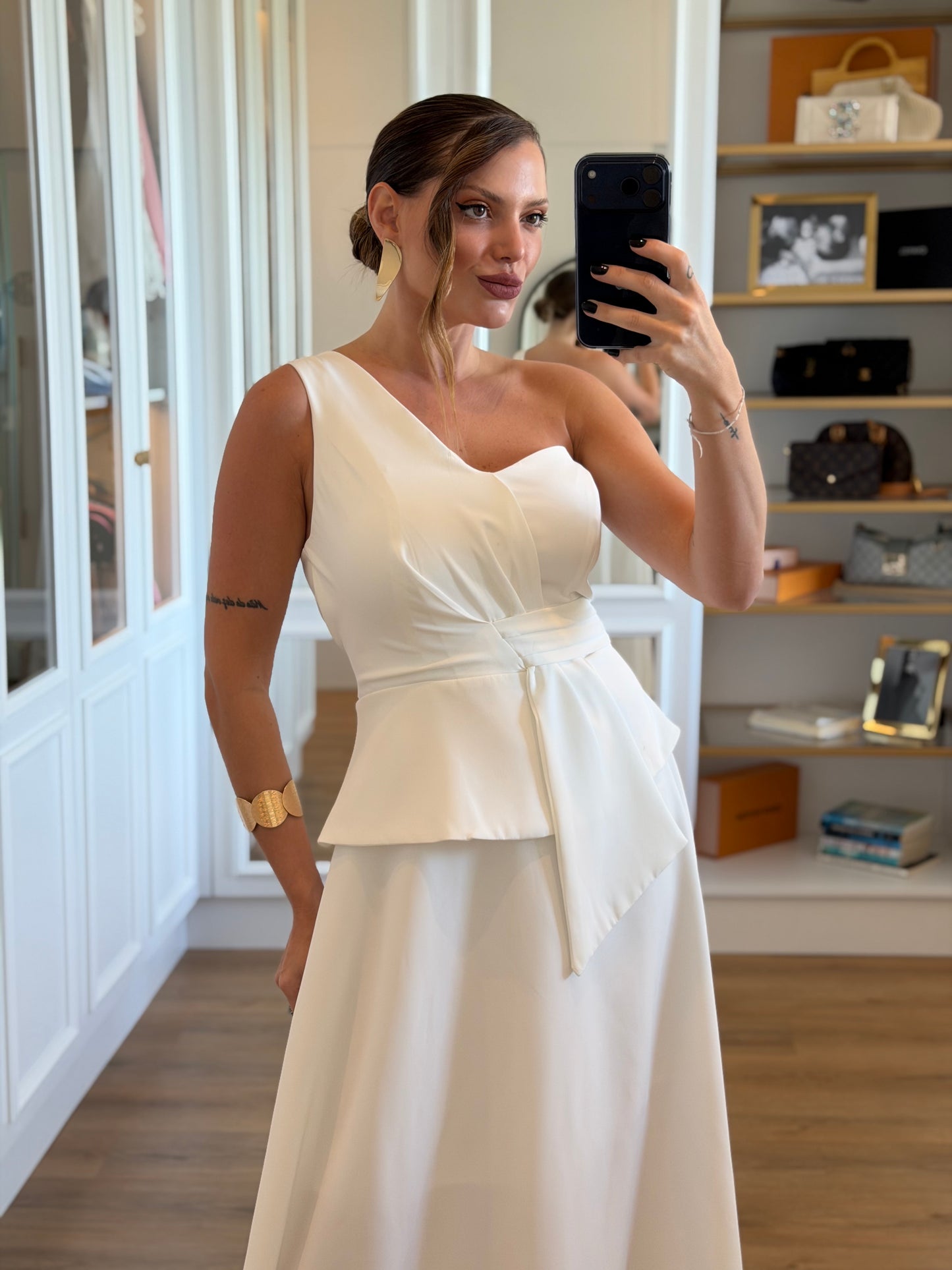 Vestido Midi Ombro Unico com Peplum e Saia Fluida