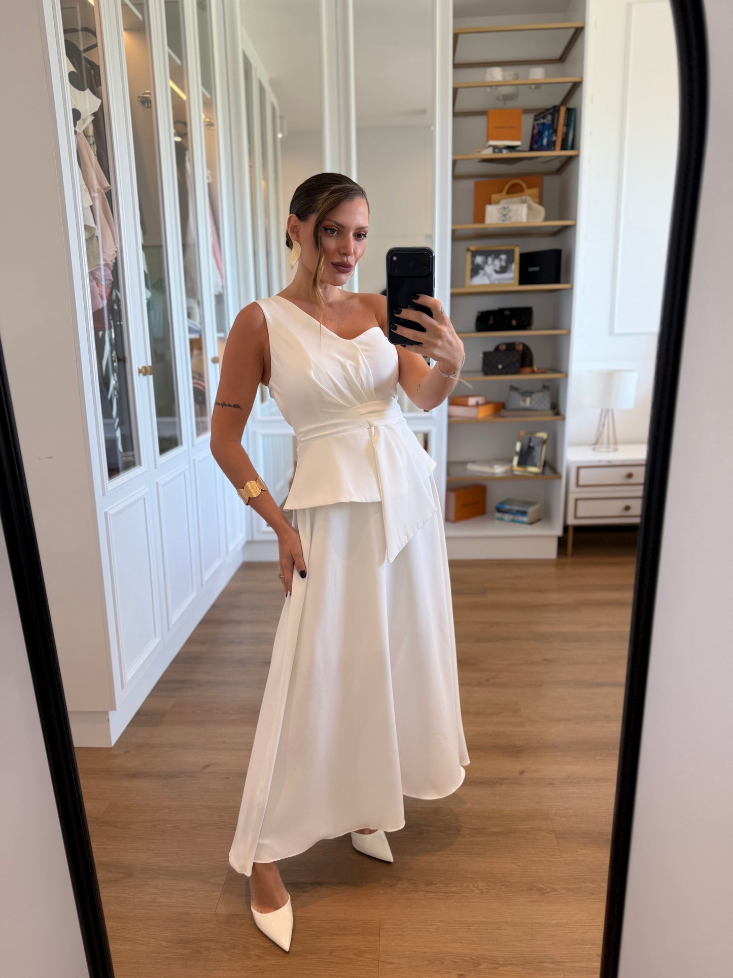 Vestido Midi Ombro Unico com Peplum e Saia Fluida