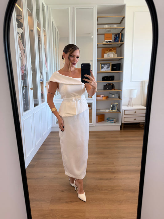Vestido Midi Ombro a Ombro com Peplum e Faixa na Cintura