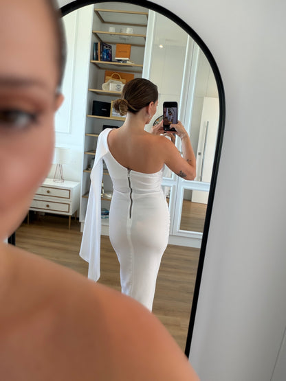 Vestido Midi Assimétrico com Manga Capa e Drapeado