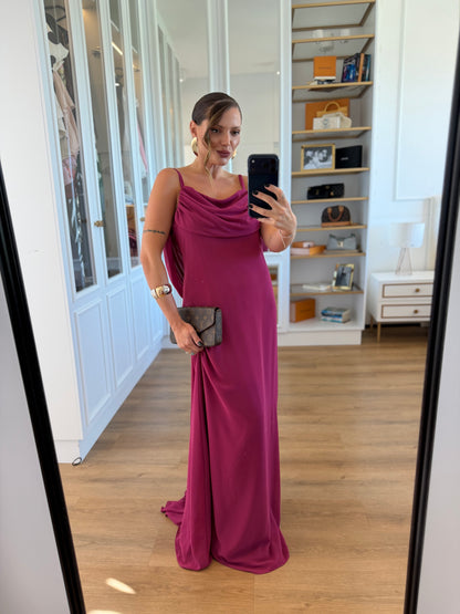 Vestido Longo Decote nas Costas com Alças Finas e Capa Fluida