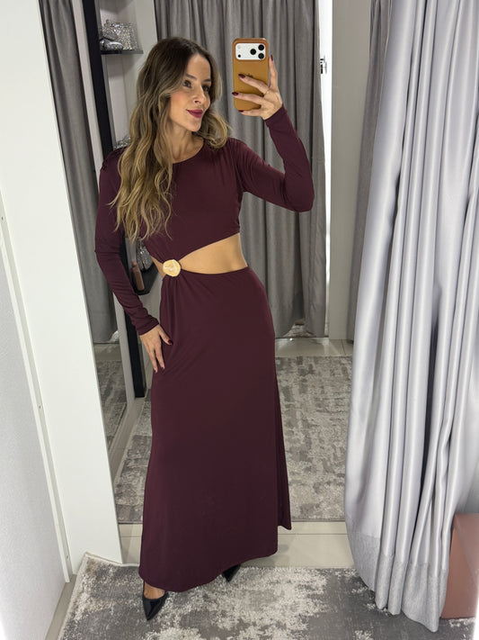 Vestido Longo com Recortes Laterais e Detalhe em Resina