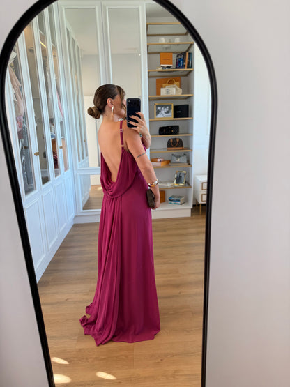 Vestido Longo Decote nas Costas com Alças Finas e Capa Fluida