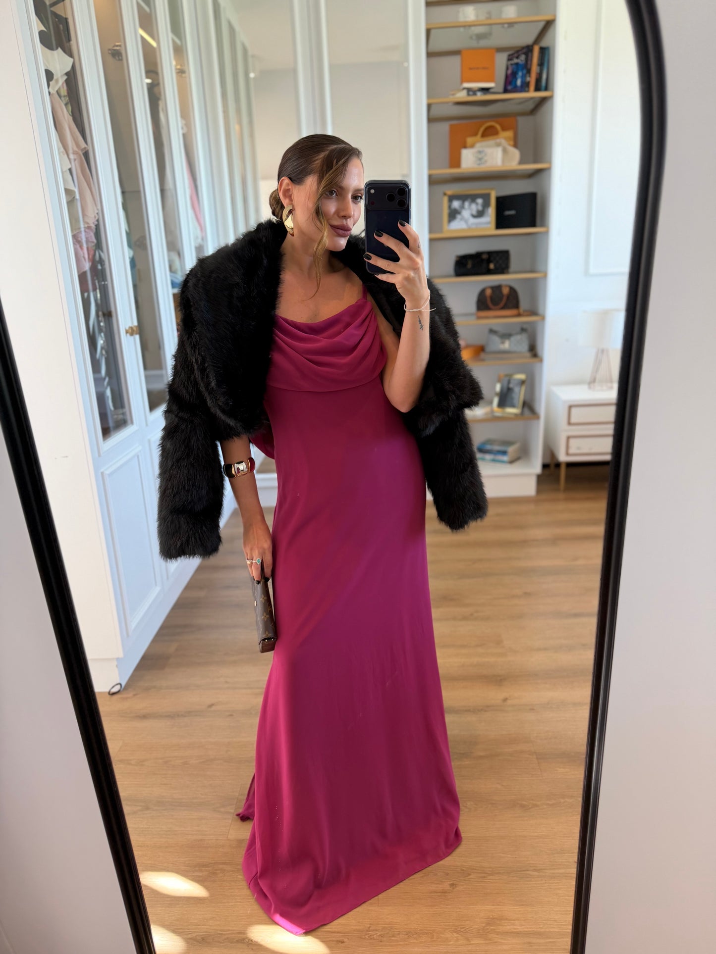 Vestido Longo Decote nas Costas com Alças Finas e Capa Fluida