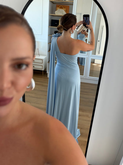 Vestido Karina Um Ombro Só Detalhe Flor e Fenda