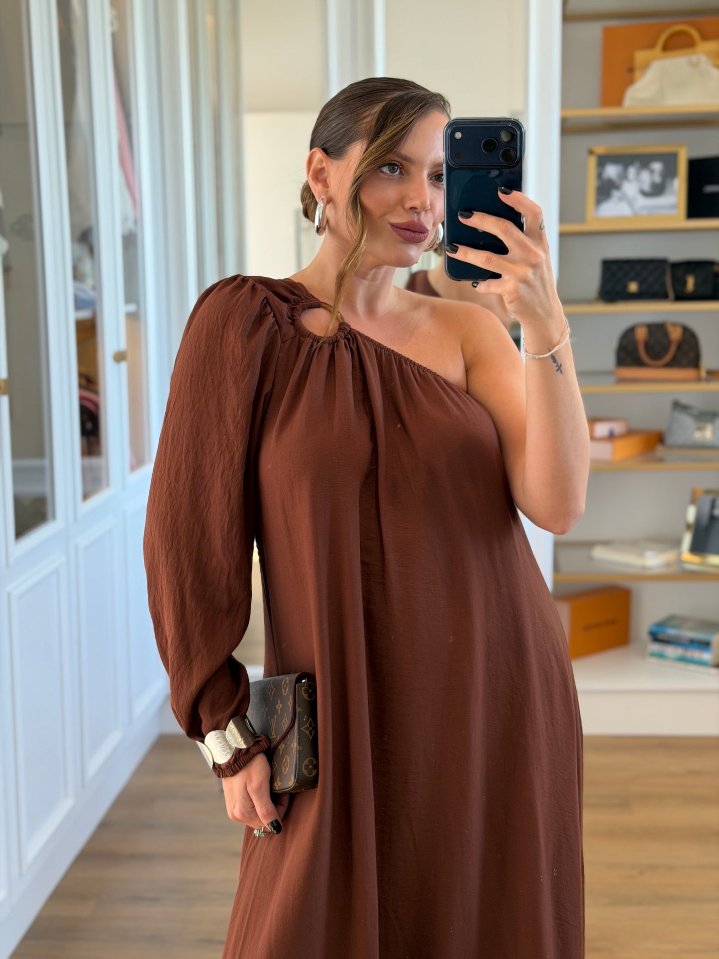 Vestido Sofia Argola Um Ombro Só com Manga Bufante
