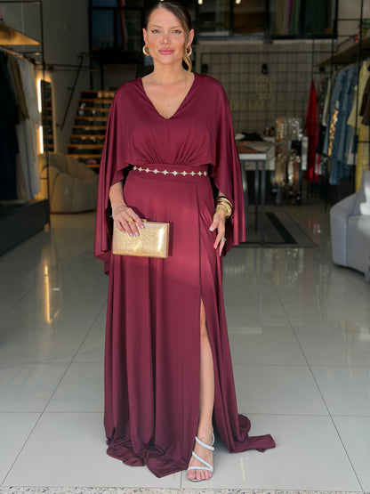 Vestido Longo Elegante com Manga Fluida e Fenda Frontal