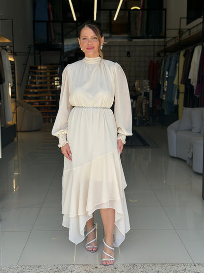 Vestido Midi com Gola Alta e Camadas Fluídas