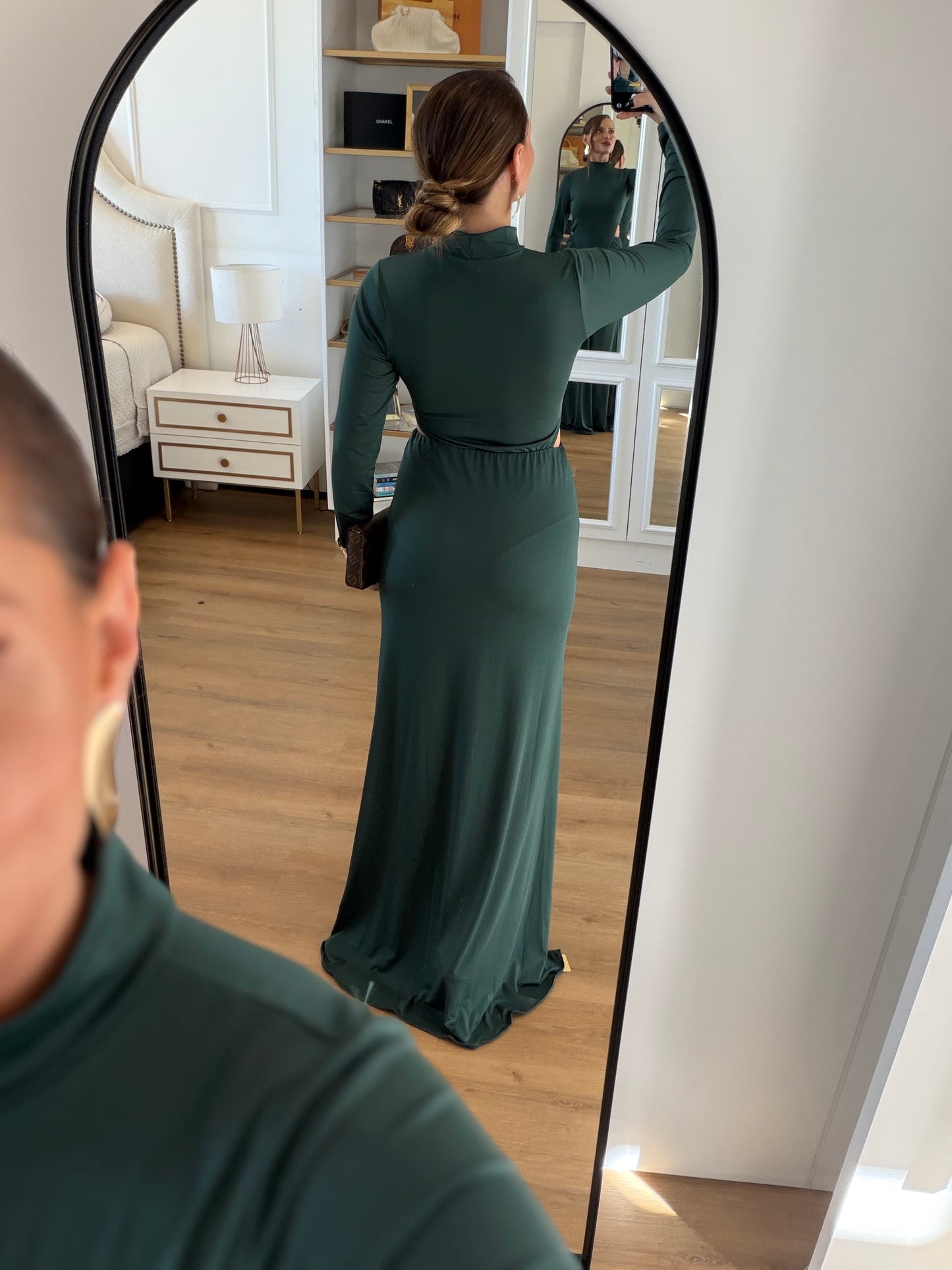 Vestido Longo com Franzido e Recortes Laterais