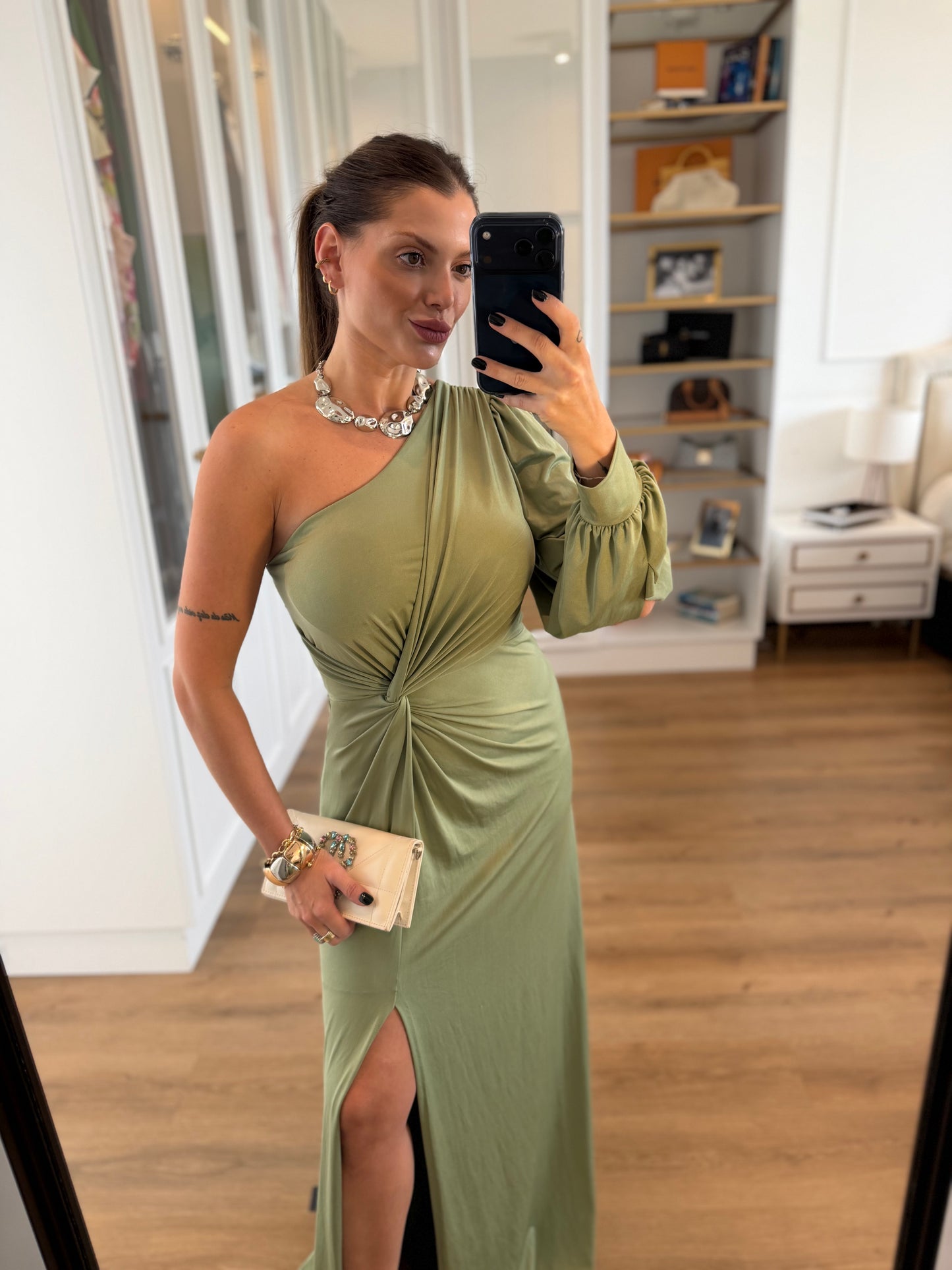 Vestido Karina Um Ombro Só com Manga longa