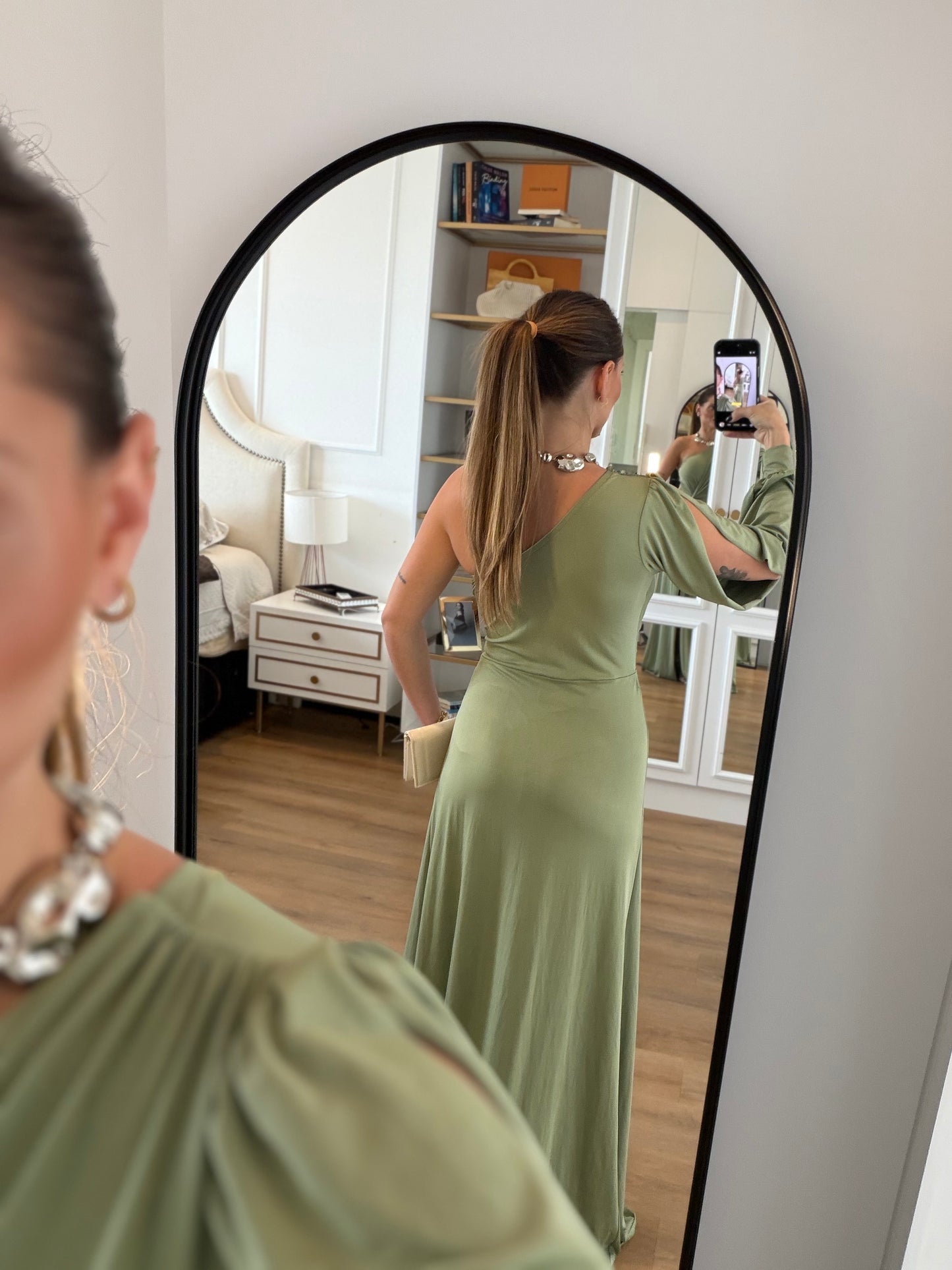 Vestido Karina Um Ombro Só com Manga longa