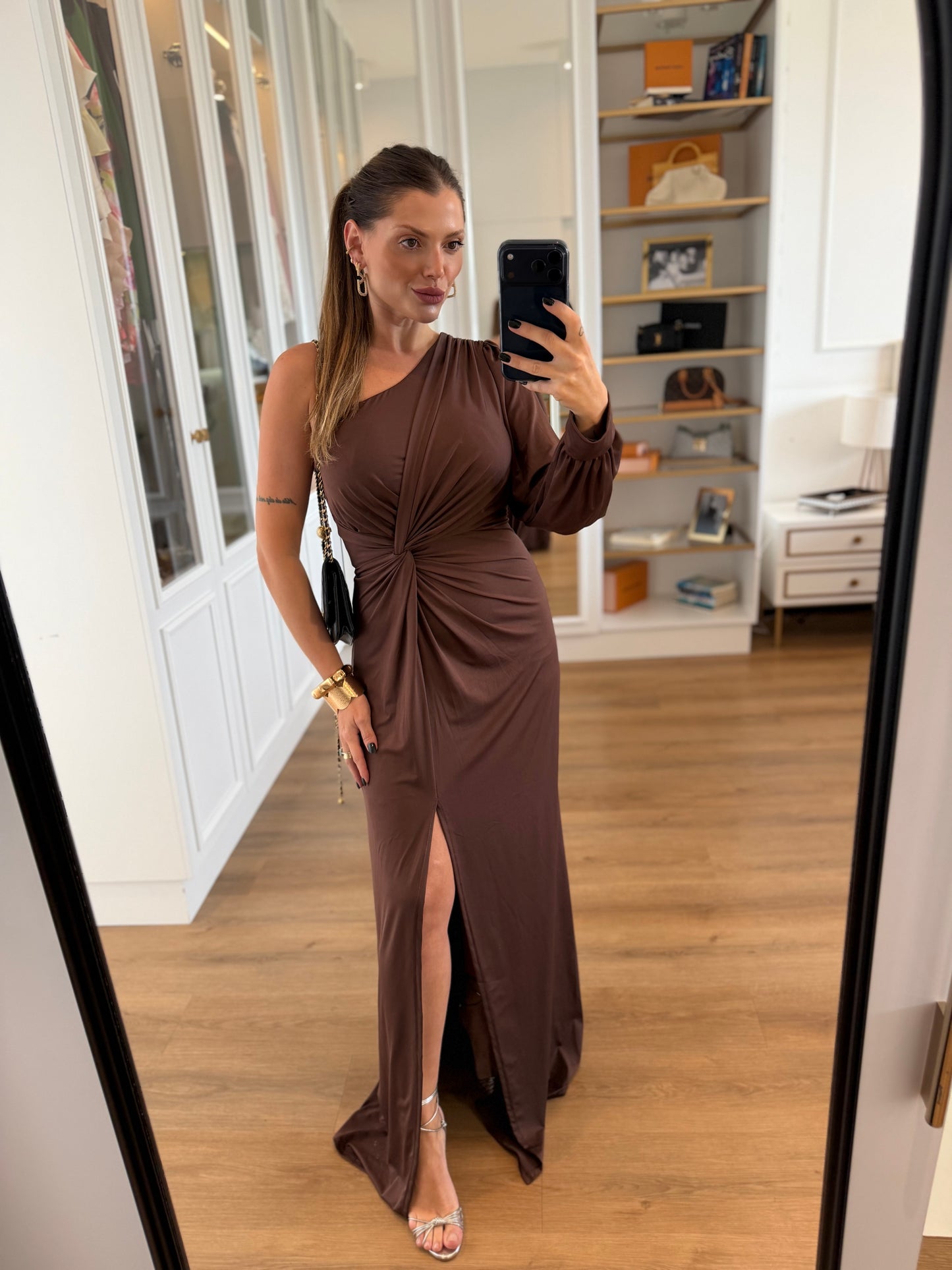 Vestido Karina Um Ombro Só com Manga longa