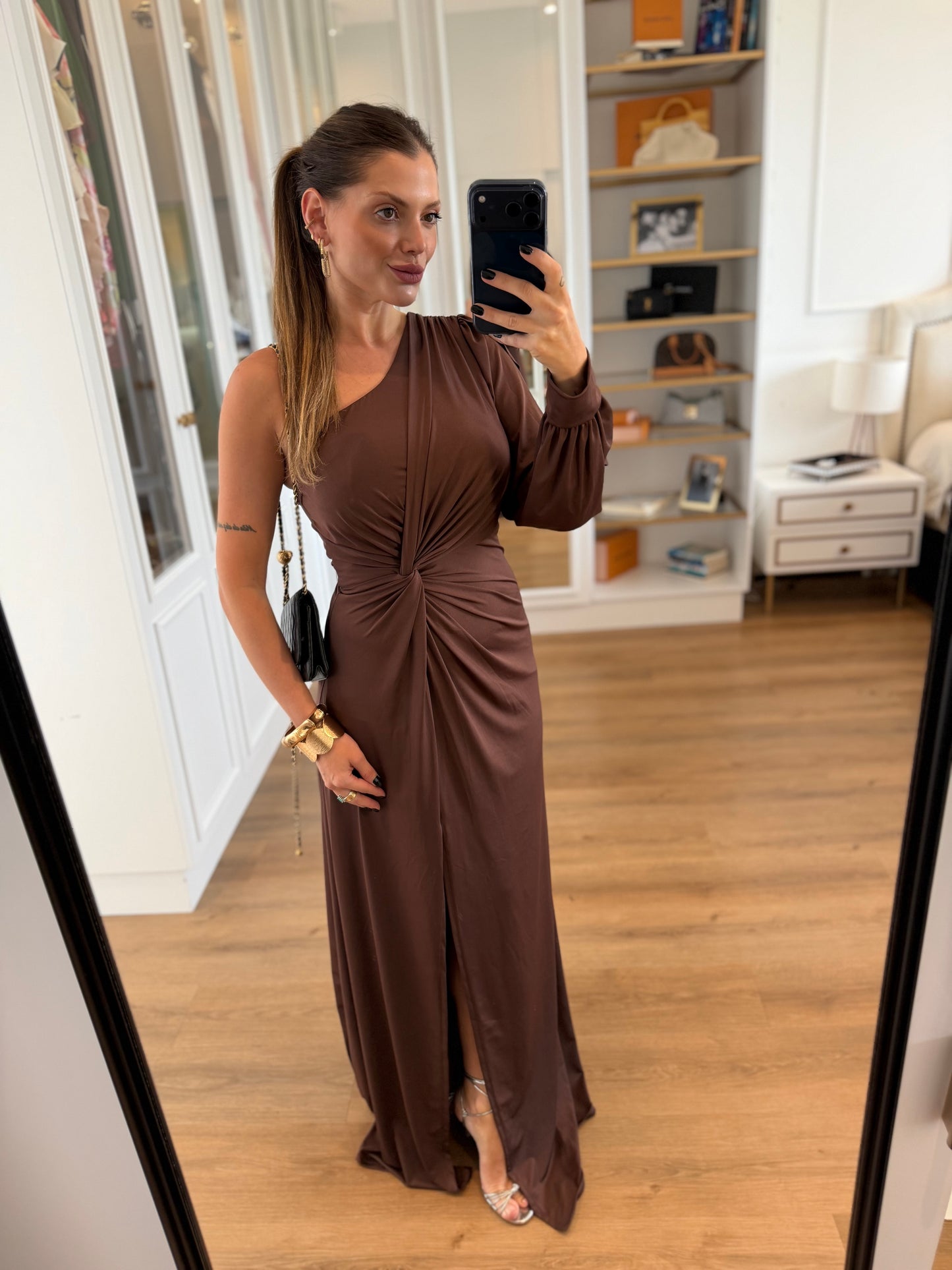 Vestido Karina Um Ombro Só com Manga longa