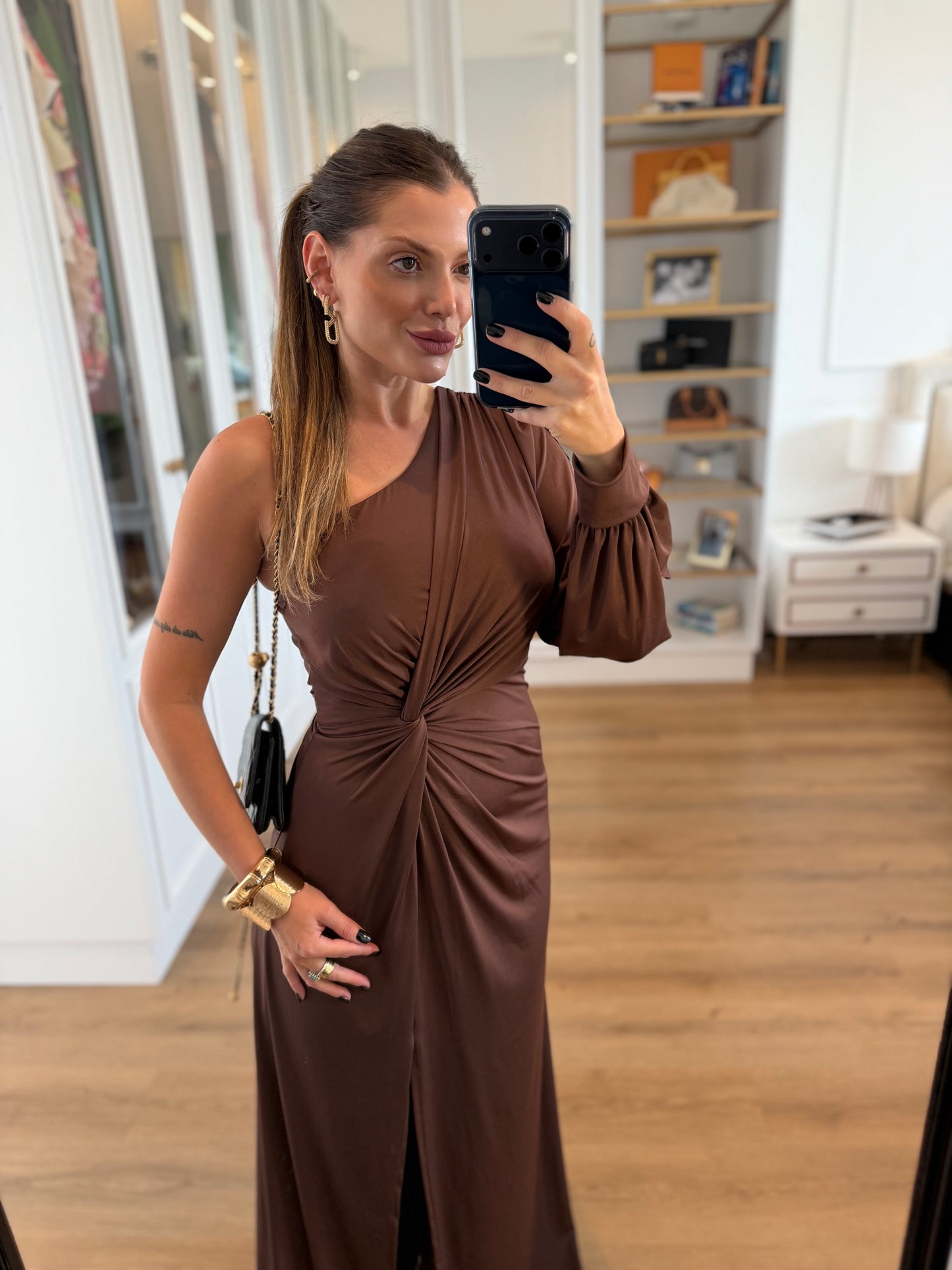Vestido Karina Um Ombro Só com Manga longa