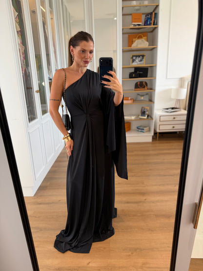 Vestido Longo Um Ombro com Manga e Fenda